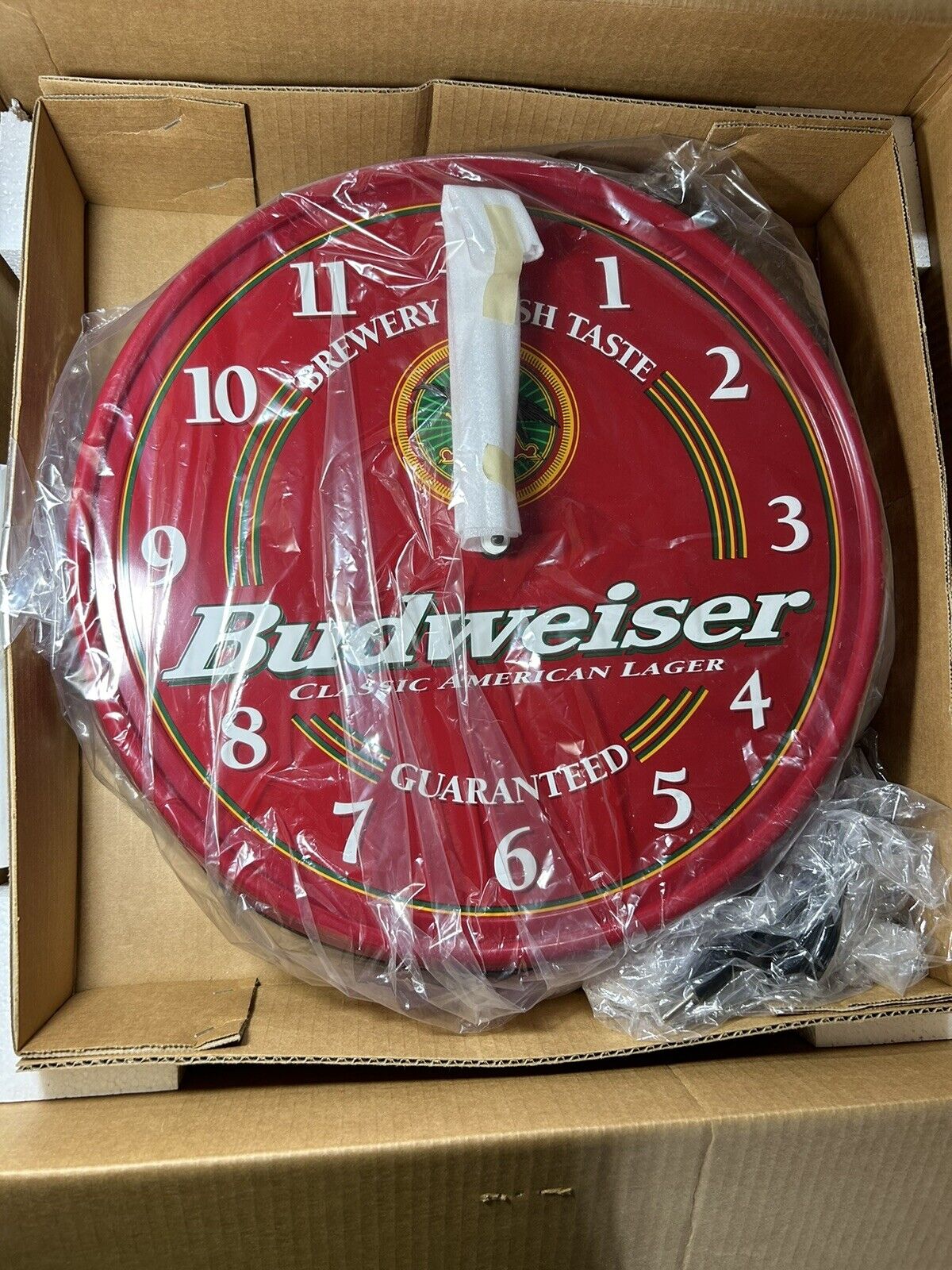 NIB BUDWEISER Beer Illuminated Classic Clock #1009101, 1997 / 1998, New-In-Box