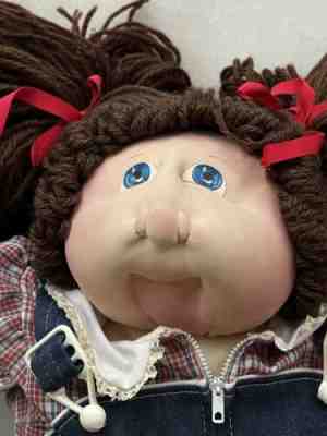 1978 LITTLE PEOPLE CABBAGE PATCH GIRL DOLL SOFT and HAND SIGNED XAVIER ROBERTS