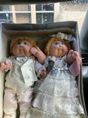 signed 1986 Wedding Cabbage patch doll set with papers still in original box