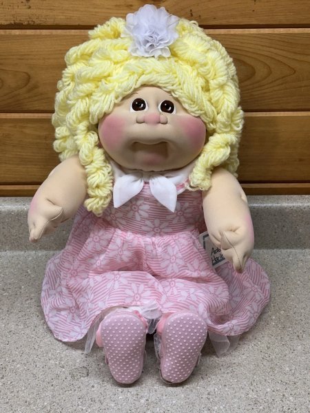 New Listing2019 Cabbage Patch Kids Soft Sculpture Spring Event Full size Girl