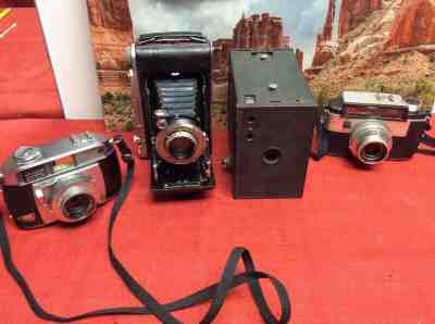 4 Vintage Cameras for Display Only as They May Not Work - Sold As Is  LOT #5