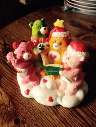 Care Bear 2003 CHRISTMAS Figurine CAROLING TENDERHEART GOOD LUCK LOVE A LOT