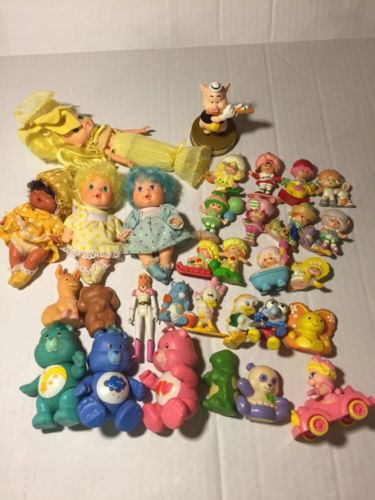 LOT 30 VINTAGE 80s Figurines STRAWBERRY SHORTCAKE ~ Care bear ~ Disney