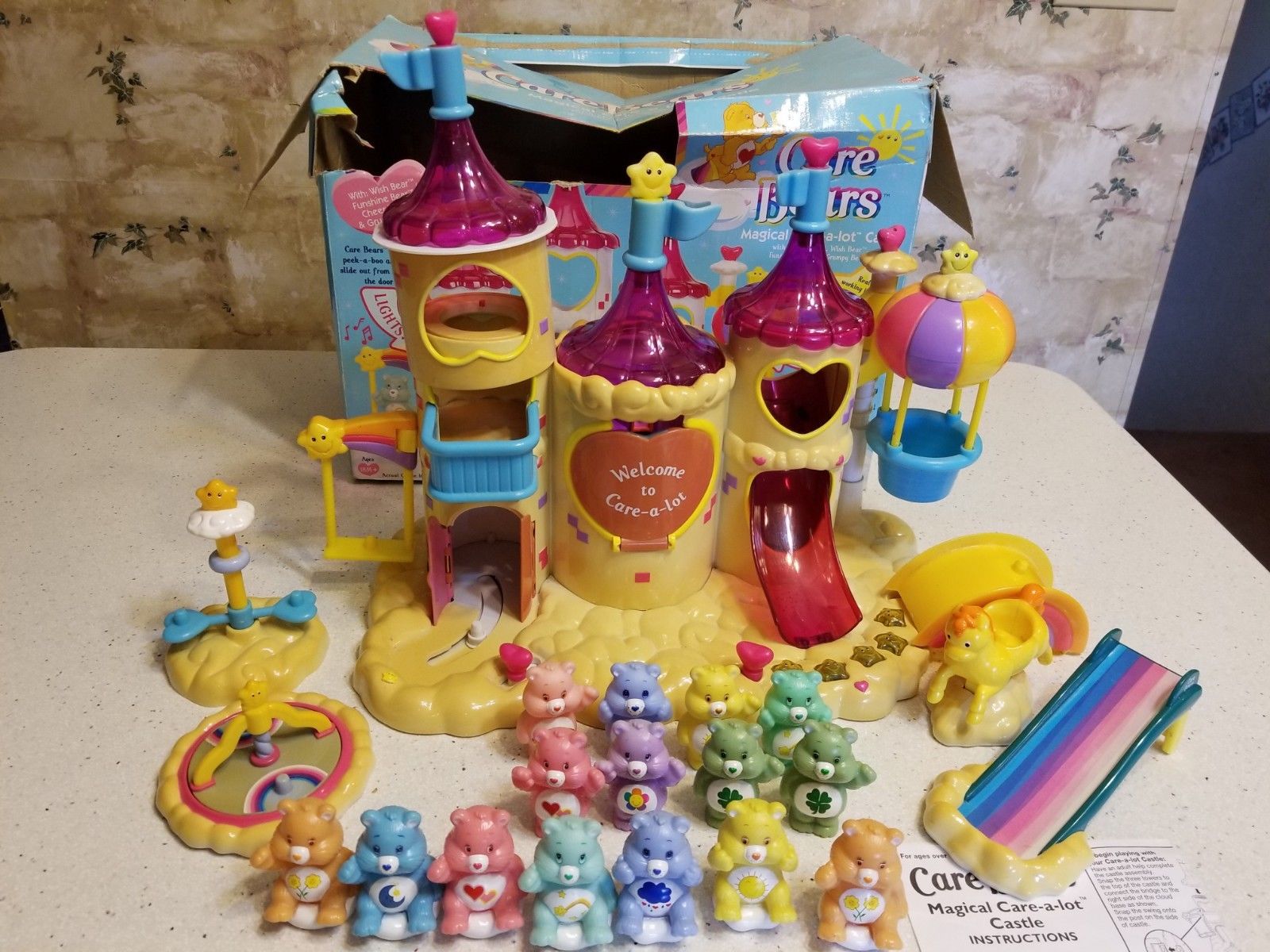 VINTAGE 2003 CARE BEARS MAGICAL CARE A LOT CASTLE PLAYSET WORKS