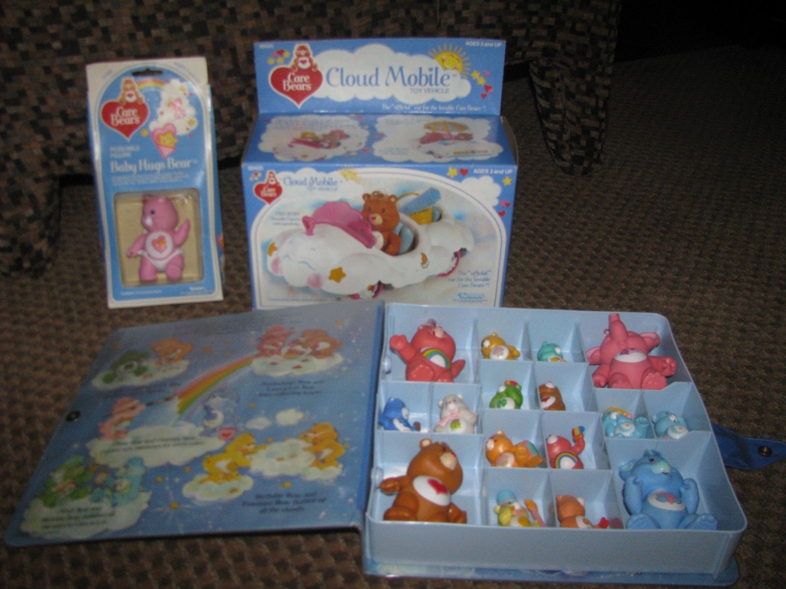 VINTAGE CARE BEARS CLOUD MOBILE NEW N BOX CARRY CASE W/16 FIGURE & BABY HUGS BOX