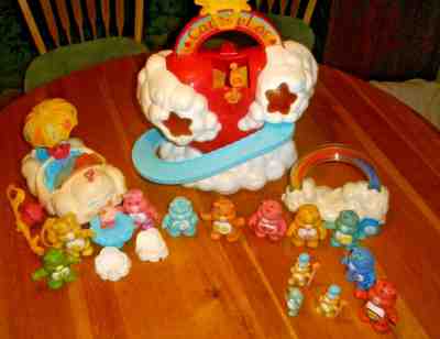 Kenner 1983 Care Bears Care-a-lot Playset / Cloud Cars/ Carrying Case / Bears