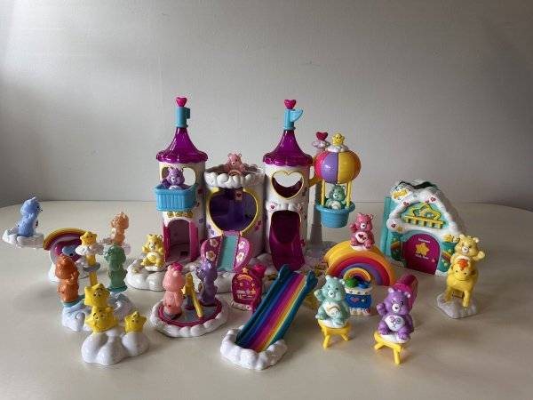 Care Bears Welcome To Care-a-lot Castle Playset 14 Figures. Works. Read