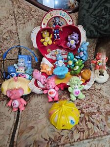 LOT Vintage 80's Care Bear collection w/ vehicles House 1983 Walkman tested read