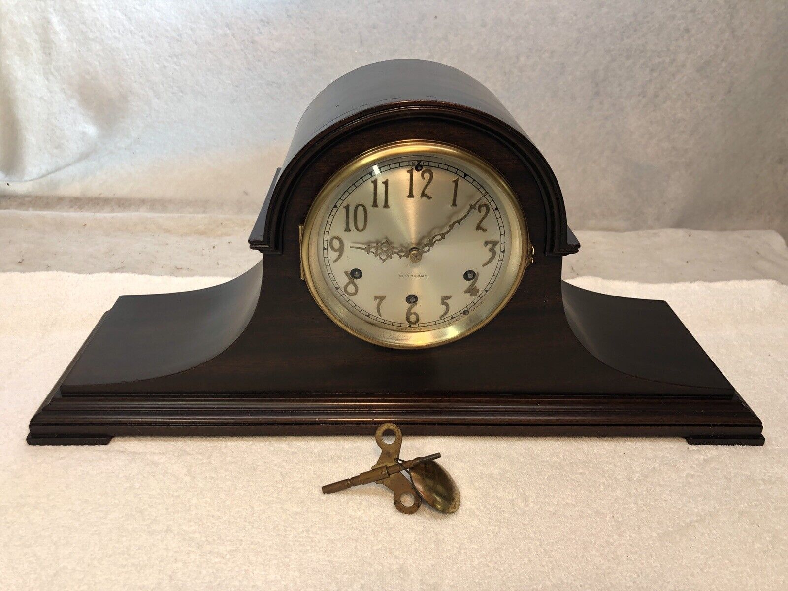 RESTORED SETH THOMAS WESTMINSTER CHIME CLOCK NO 92-1924 IN MAHOGANY 124 MOVEMENT