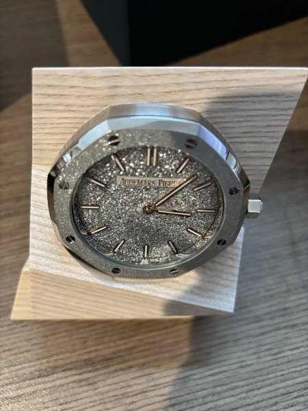 Audemars Piguet (FROSTED GOLD QUARTZ) Royal Oak Table Clock Royal Oak 2024