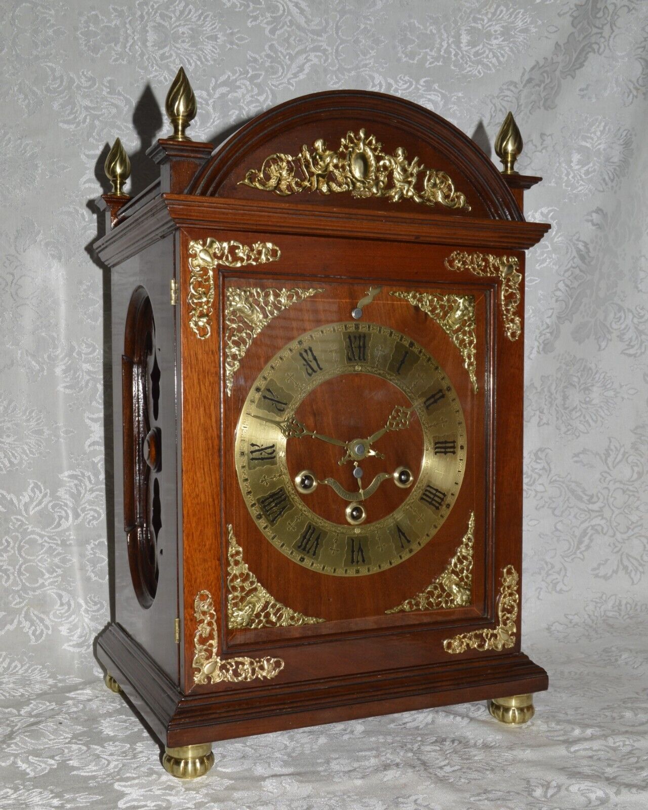 RARE ANTIQUE MASSIVE  8 NESTING BELLS NEW HAVEN CHIME NO.1 CLOCK. SERVICED.