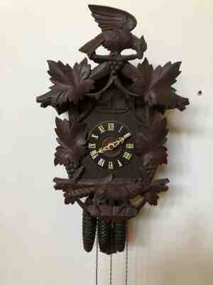 Antique Franz Vosseler German Black Forest Cuckoo Clock circa 1910s. 