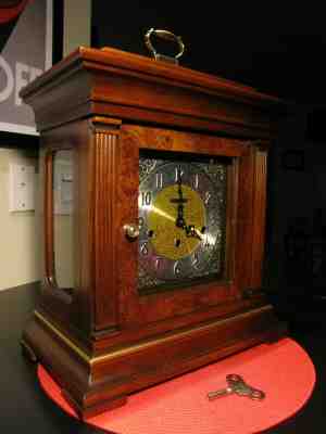 STUNNING VINTAGE HOWARD MILLER TRIPLE CHIME MANTLE CLOCK 8-DAY KEY WIND, WORKS !