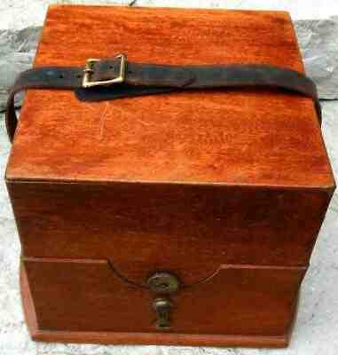 F 25. HAMILTON MODEL 21 DECK CHRONOMETER, RUNNING, C, 1941 COMES WITH BOTH BOXES