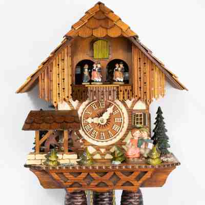 Chalet Musical German Black Forest 8-Day Cuckoo clock with Kissing Couple