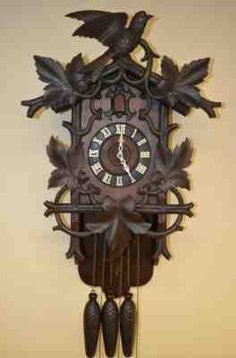 ANTIQUE GERMAN BLACK FOREST HUGE VERY RARE!!! CUCKOO CLOCK WITH CHIME
