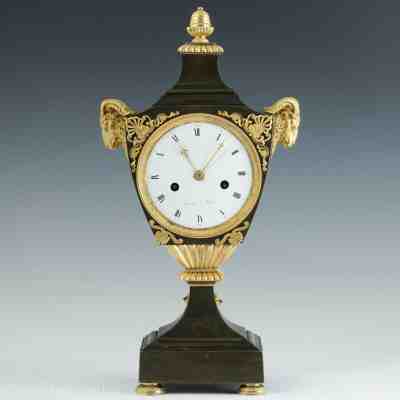 Lepaute á Paris, Horloger du Roi, Ormolu bronze vase mantel timepiece 1785 