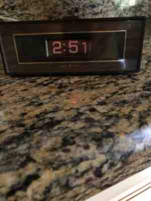 Vintage Brown Plastic General Electric GE Lighted Dial Roller Flip Clock - Works