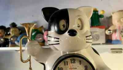 Rhythm Talking Reveille Bugle Cat Alarm Clock Japan Talks White Black working.