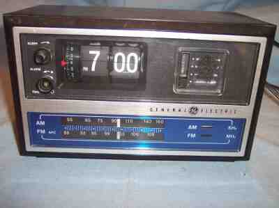 Vtg GE General Electric Model 7-4315 AM/FM Flip Clock Alarm Radio Singapore WORK