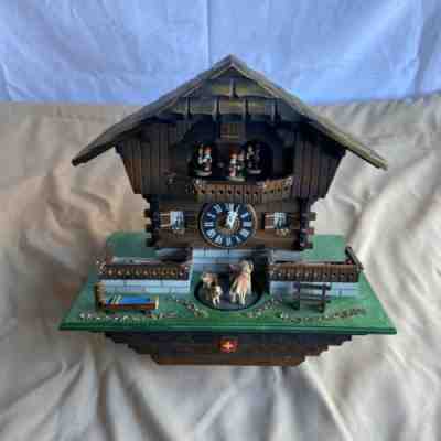 Vintage Musical Cuckoo Clock by Reuge No. 2708 Der Froehliche Wanderer Edelweiss