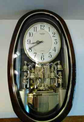 Small World Rhythm Quartz Melody Chime Clock  plays chimes every hour 