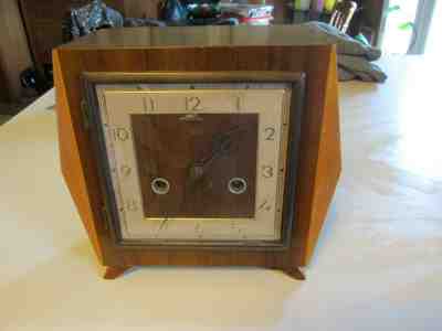 NICE SMITHS ENFIELD CHIMING MANTLE CLOCK
