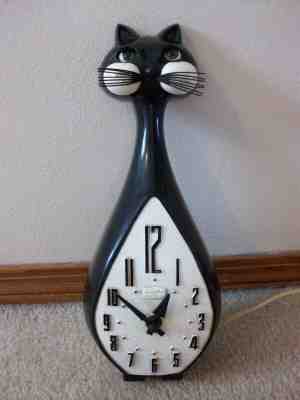 Rare Vintage Mid Century Spartus Electric Cat Wall Clock Moving Eyes Works USA