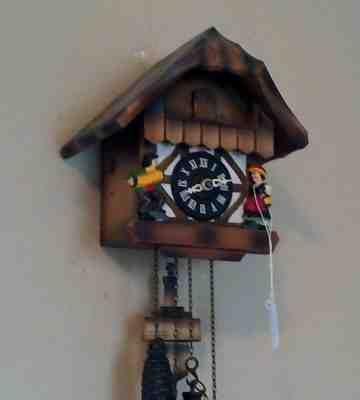 Uncommon size chalet vintage cuckoo clock