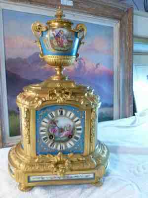mantle clock, French Baroque style, gilt metal with handpainted porcelain parts