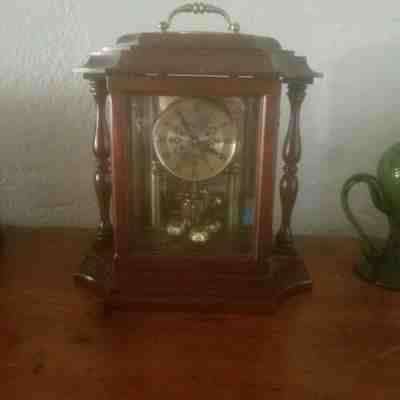 MANTLE CLOCK BY H L HUBBELL SPINDLE WOOD. WORKS: Quartz W 993 S. Haller Germany