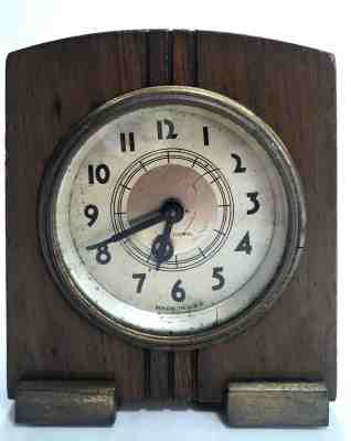 Seth Thomas Clock Small Art Deco WInd-Up Wooden Brass Table Shelf Mantel Vintage