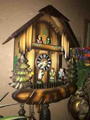 VINTAGE GERMAN ANIMATED OOMPAH BAND 8 DAY MUSICAL CUCKOO CLOCK WITH DANCERS