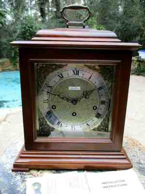 Seth Thomas Legacy mantel clock, key wound, beautiful walnut wood