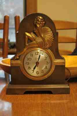 RARE SESSIONS  SEXY GIRL MANTEL CLOCK IN RUNNING CONDITION !!
