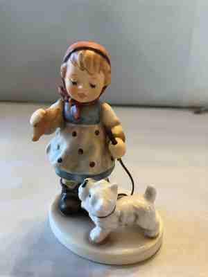 HUMMEL FIGURINE CHRISTMAS TREAT