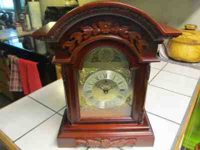 CROWN COURT "TEMPUS FUGIT" QUARTZ WESTMINSTER CHIMES CHERRY FINISH MANTLE CLOCK