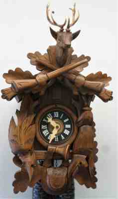 VERY NICE GERMAN BLACK FOREST WORKING CARVED HUNTER 8 DAY DEER CUCKOO CLOCK!