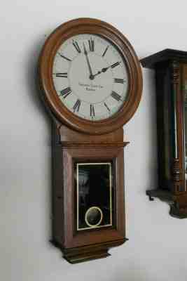 Uncommon Antique C1912 >Chelsea #1< USA 8-day Quartered Oak Wall Regulator Clock