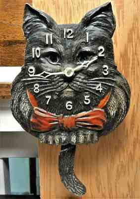 Vtg Animated Lux/Keebler Wig Wag Bobbing Eyes Pendulette Cat Clock c1933 w/key