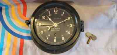 WWII ANTIQUE CHELSEA BAKELITE US NAVY WORKING MILITARY DECK CLOCK w/original KEY