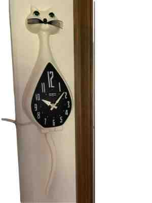 Vintage Mid Century RARE WHITE CAT SPARTUS CLOCK - USA - Working Eyes & Tail!!