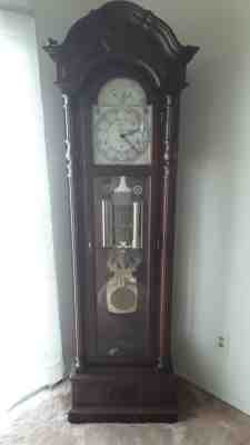 Stunning Vintage Ridgeway GrandFather Clock Excellent Condition...It works!!