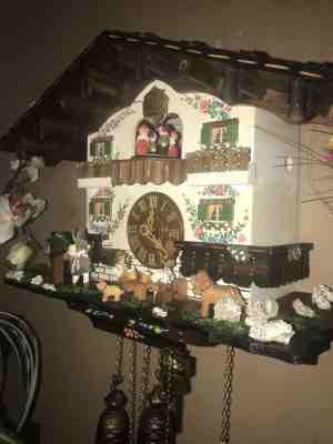 BEAUTIFUL GERMAN BLACK FOREST ANIMATED BEER GARDEN 8 DAY MUSICAL CUCKOO CLOCK