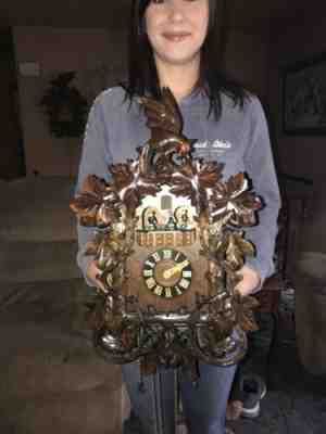 BEAUTIFUL GERMAN BLACK FOREST CARVED 8 DAY MUSICAL CUCKOO CLOCK WITH DANCERS