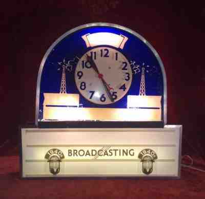 Retro Radio Station Advertising Clock 1490 WLCX La Crosse, Wisconsin, Lights Up 