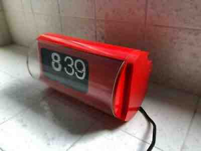 Authentic Solari Cifra 3 red flip clock designed by Gino Valle