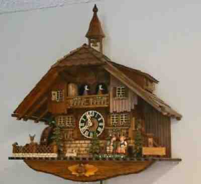 28in German Black Forest Kissing Lovers 8 Day Musical Chalet Cuckoo Clock