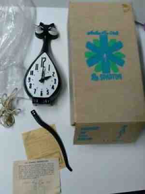 Vintage Mid Century Spartus Cat Clock Blinks Eyes Wags Tail w- box mint see pics