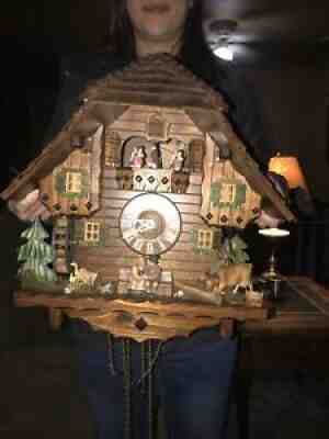 LARGE GERMAN ANIMATED KISSING COUPLE 8 DAY MUSICAL CUCKOO CLOCK WITH DANCERS